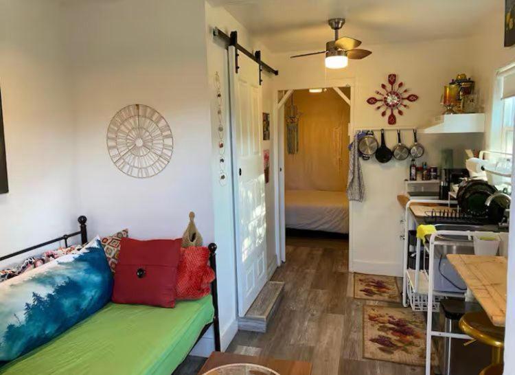 Petite Guesthouse With Kitchenette And Private Bathroom Lake Isabella Exterior foto